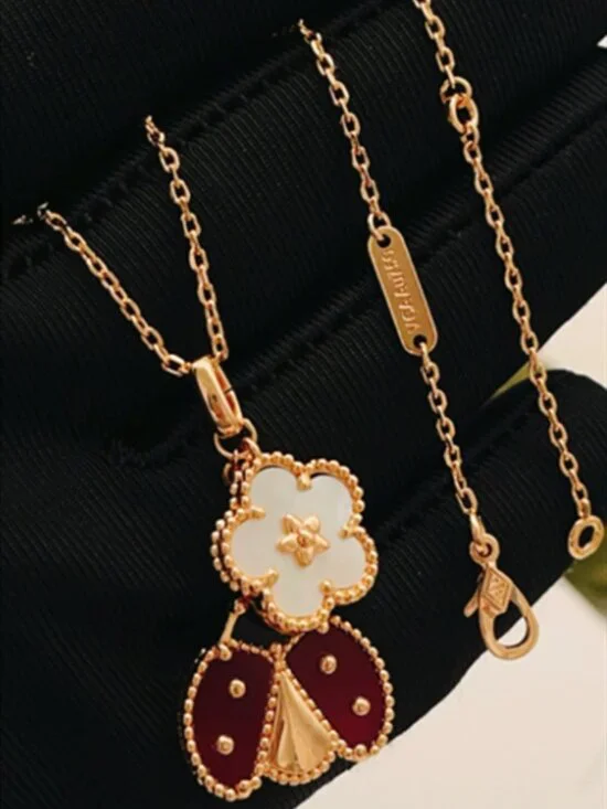 💎Van Cleef & Arpels ✦🐞✦ Ladybug Necklace - Picture 2 of 4